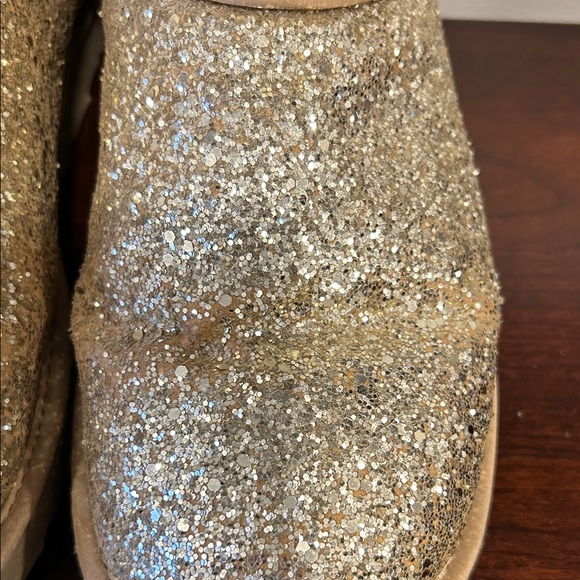 UGG Sparkly Tan Bow Boots - Picture 3 of 13